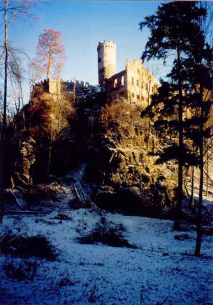 Pohled na nádvoří s věží